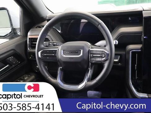 Used 2025 GMC Yukon Denali image 17