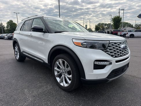 Used 2023 Ford Explorer Platinum w/ Technology Package AWD/4WD image 4