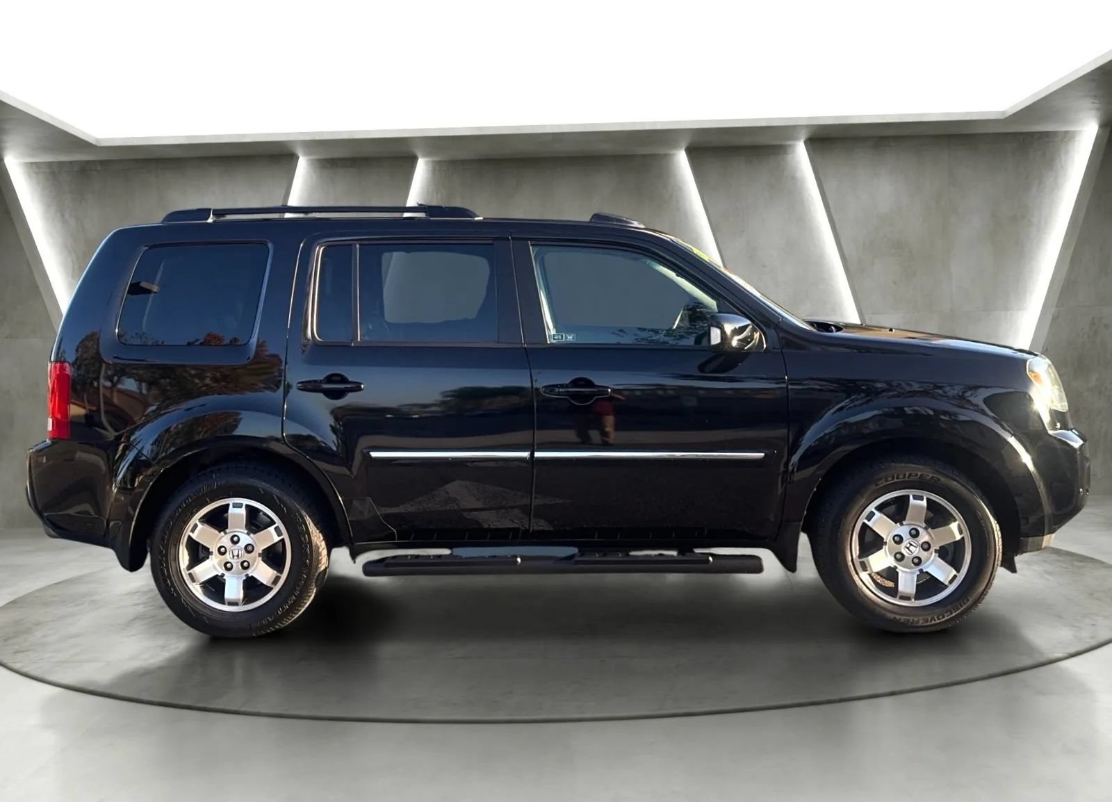 Used 2011 Honda Pilot Touring image 2