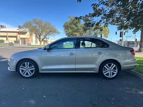 Used 2015 Volkswagen Jetta SEL image 4