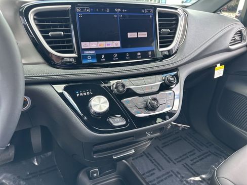 New 2026 Chrysler Pacifica Select image 47