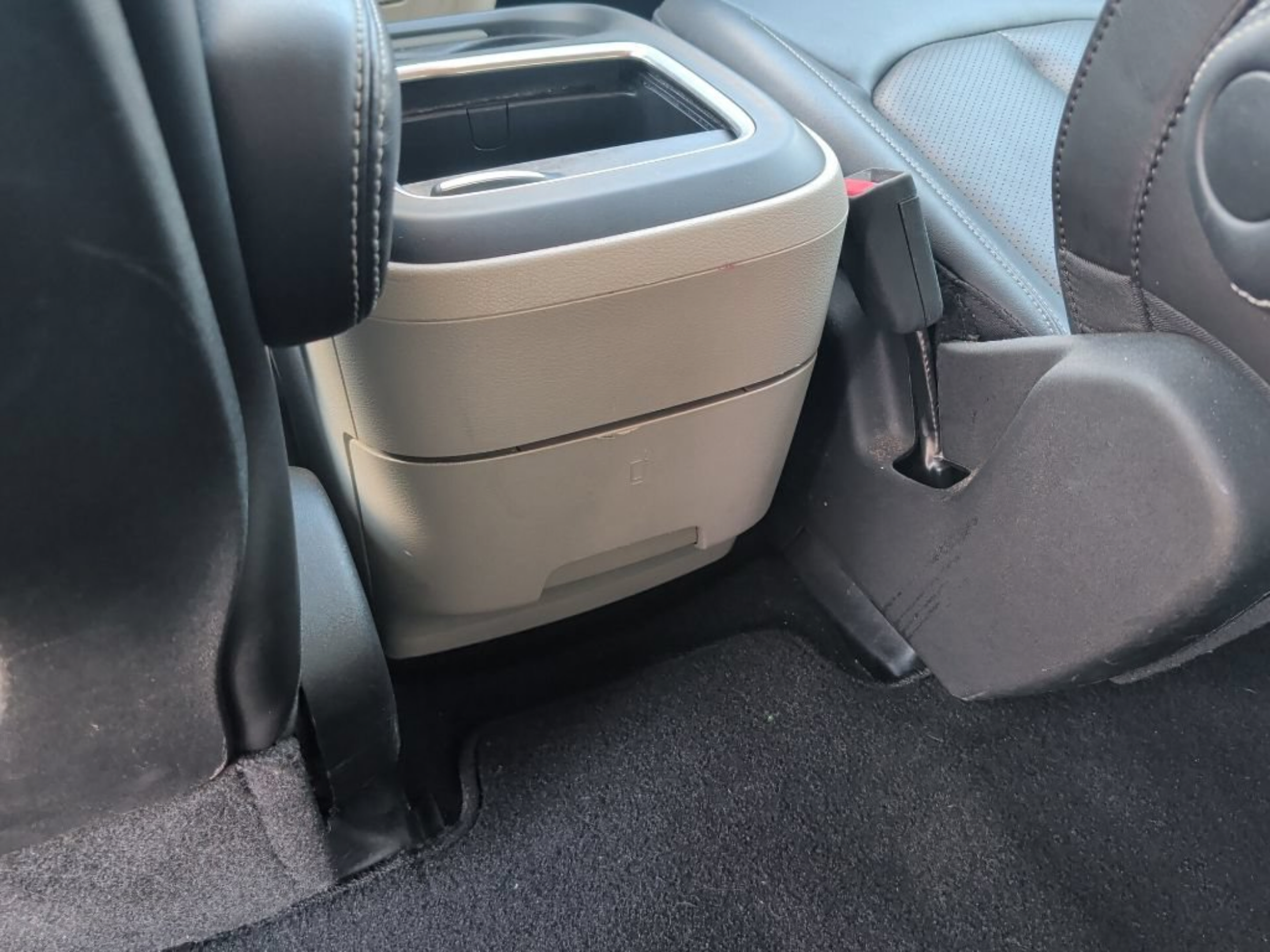 Used 2024 Chrysler Pacifica Limited FWD image 44