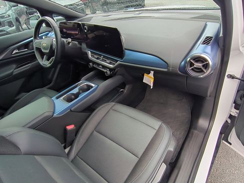 Certified 2024 Chevrolet Equinox EV LT image 27