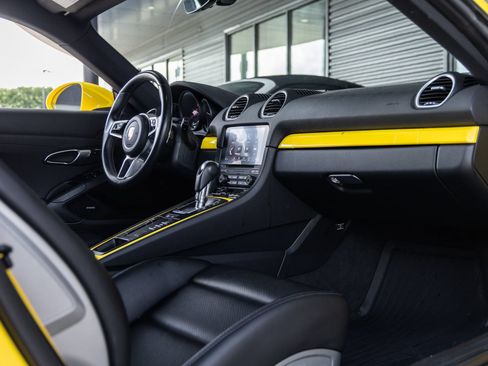 Certified 2019 Porsche 718 Cayman RWD image 38