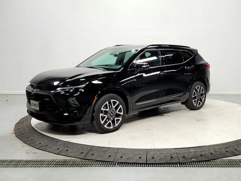 Used 2025 Chevrolet Blazer RS image 3