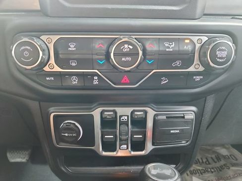 Used 2020 Jeep Wrangler Unlimited Sahara AWD/4WD image 17
