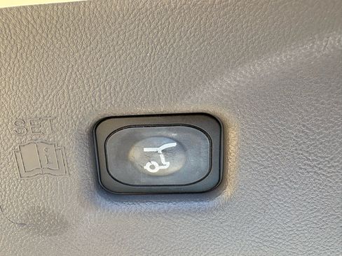 Used 2018 Lincoln MKX Select w/ Select Plus Package image 6