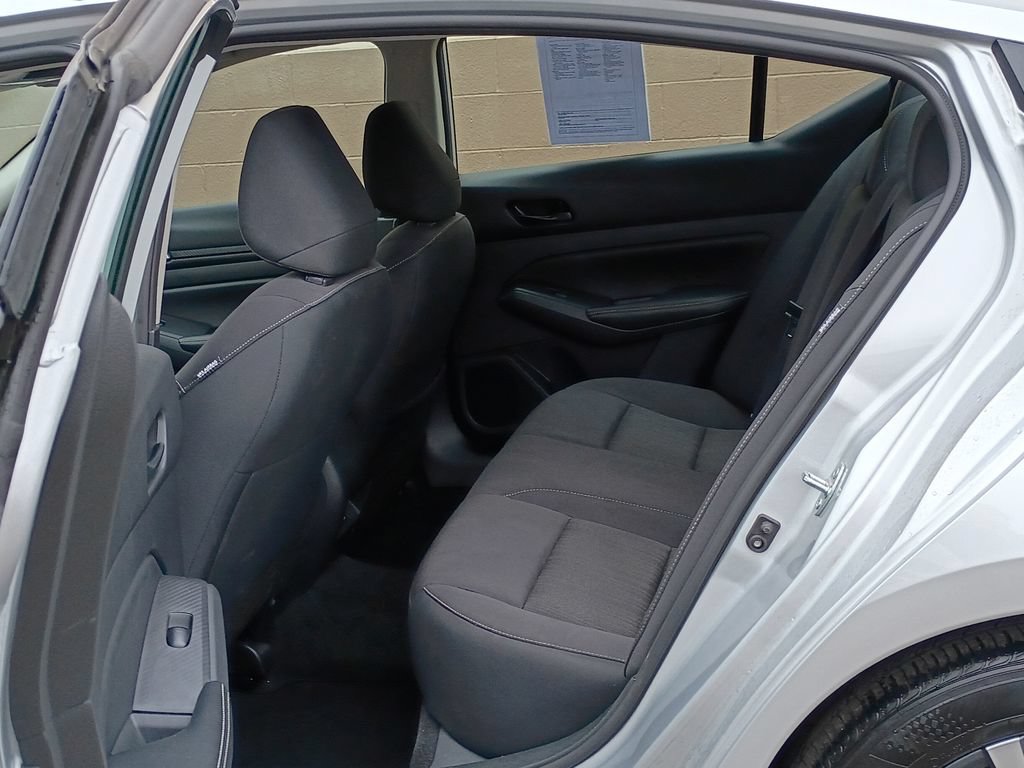 Used 2025 Nissan Altima 2.5 SV FWD image 17