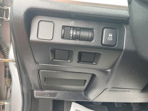 Used 2016 Subaru Crosstrek 2.0i Premium image 14