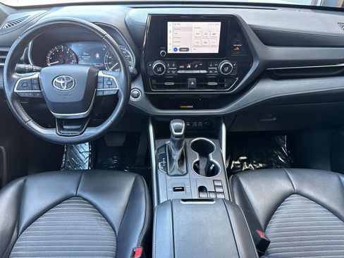 Certified 2024 Toyota Highlander XSE FWD image 18
