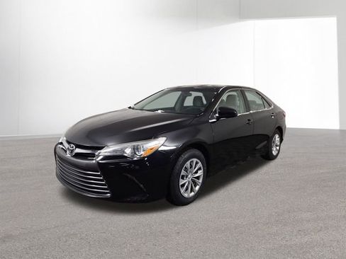 Used 2015 Toyota Camry LE image 2