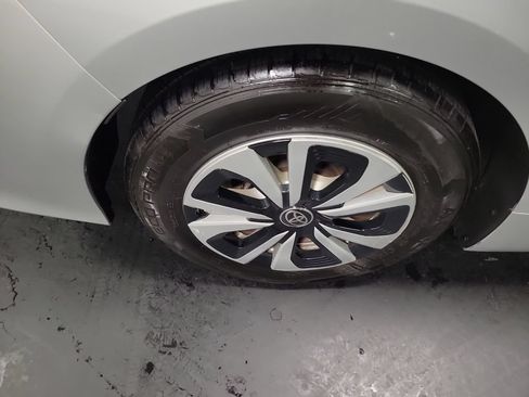 Used 2018 Toyota Prius Prime Plus w/ Protection Package FWD image 11