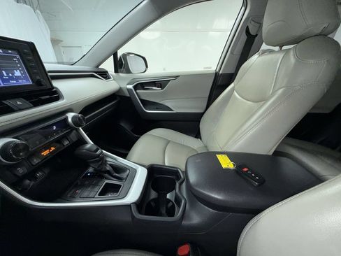 Used 2019 Toyota RAV4 XLE w/ Convenience Package AWD/4WD image 22