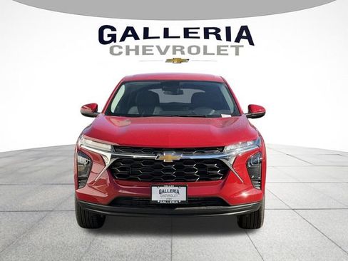 New 2026 Chevrolet Trax LS w/ LS Convenience Package FWD image 3