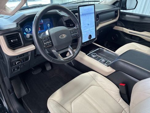 Used 2023 Ford Expedition Platinum AWD/4WD image 9