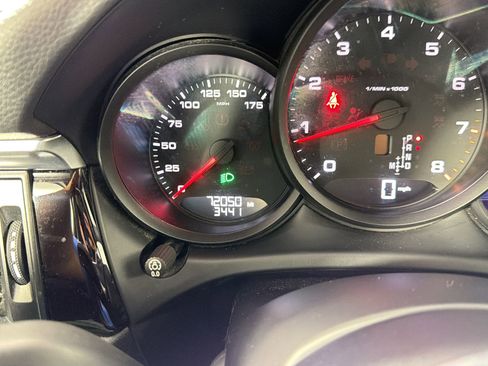 Certified 2021 Porsche Macan image 20