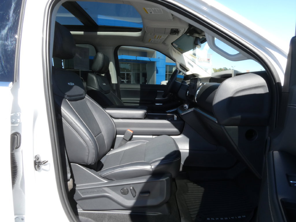 Used 2025 Ford Expedition Max Platinum w/ Driver's Package AWD/4WD image 13