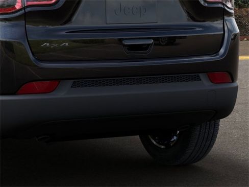 New 2026 Jeep Compass Latitude image 13