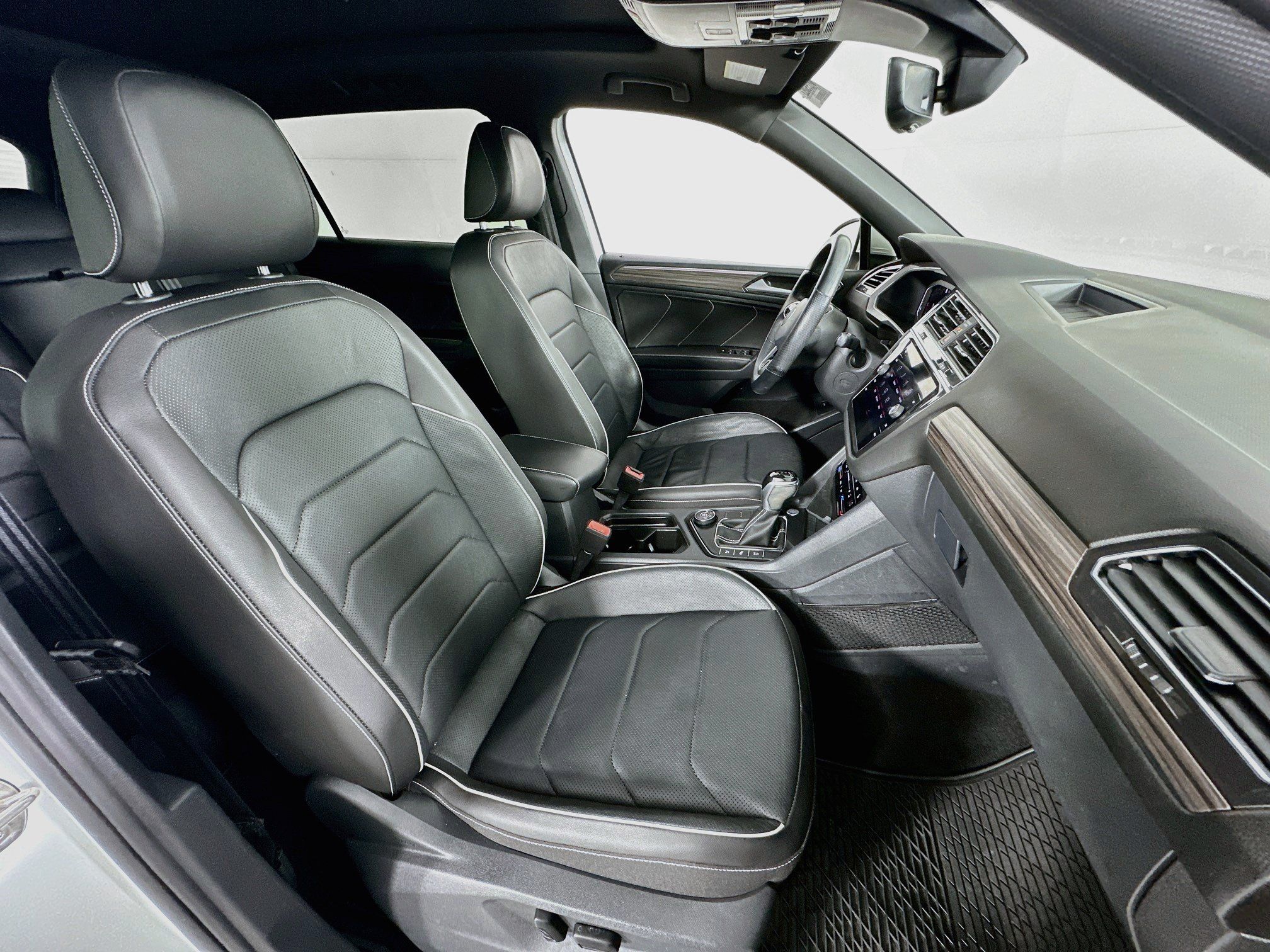 Used 2022 Volkswagen Tiguan SEL R-Line AWD/4WD image 29