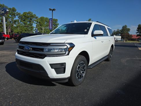 Used 2024 Ford Expedition Max XLT image 5