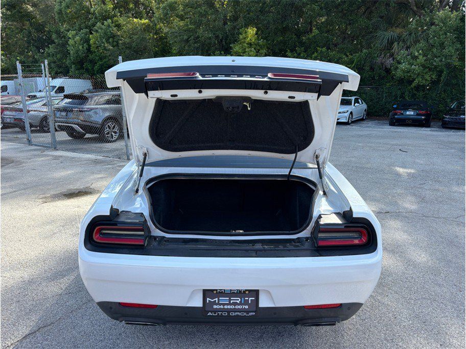 Used 2018 Dodge Challenger R/T w/ Performance Handling Group RWD image 38