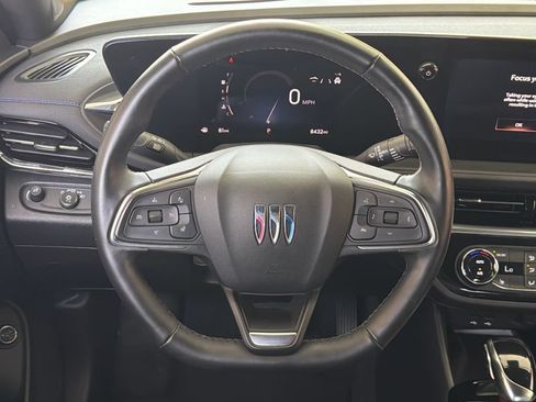 Used 2024 Buick Envista Sport Touring w/ Convenience I Package FWD image 4