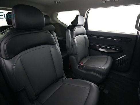 Used 2024 Kia EV9 Light Long Range RWD image 5