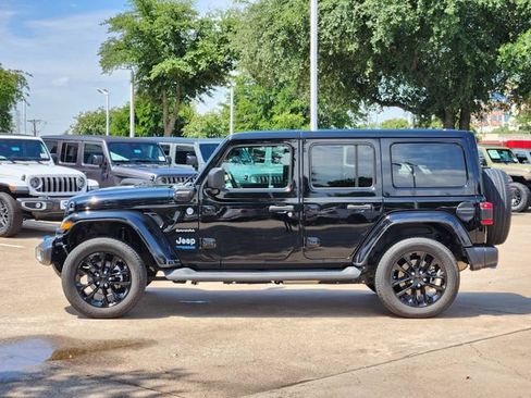 Used 2022 Jeep Wrangler Unlimited Sahara w/ Cold Weather Group AWD/4WD image 4