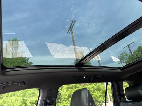 Certified 2023 Volkswagen Tiguan SE R-Line FWD image 25