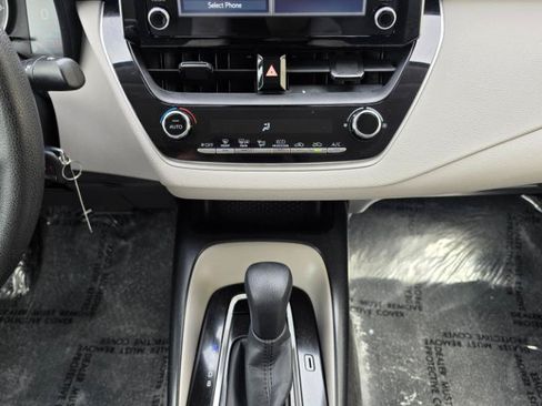 Used 2020 Toyota Corolla LE FWD image 16