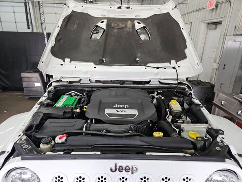 Used 2015 Jeep Wrangler Unlimited Rubicon image 25