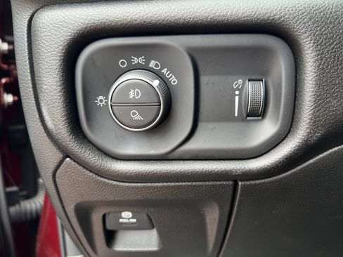 Used 2020 RAM 1500 Big Horn AWD/4WD image 34