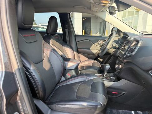 Used 2022 Jeep Cherokee Trailhawk w/ Premium Leather Package AWD/4WD image 29