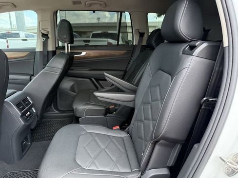 Used 2025 Volkswagen Atlas SE FWD image 25