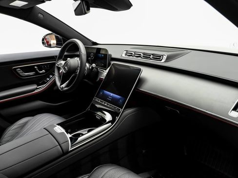 Used 2025 Mercedes-Benz S 500 4MATIC image 14