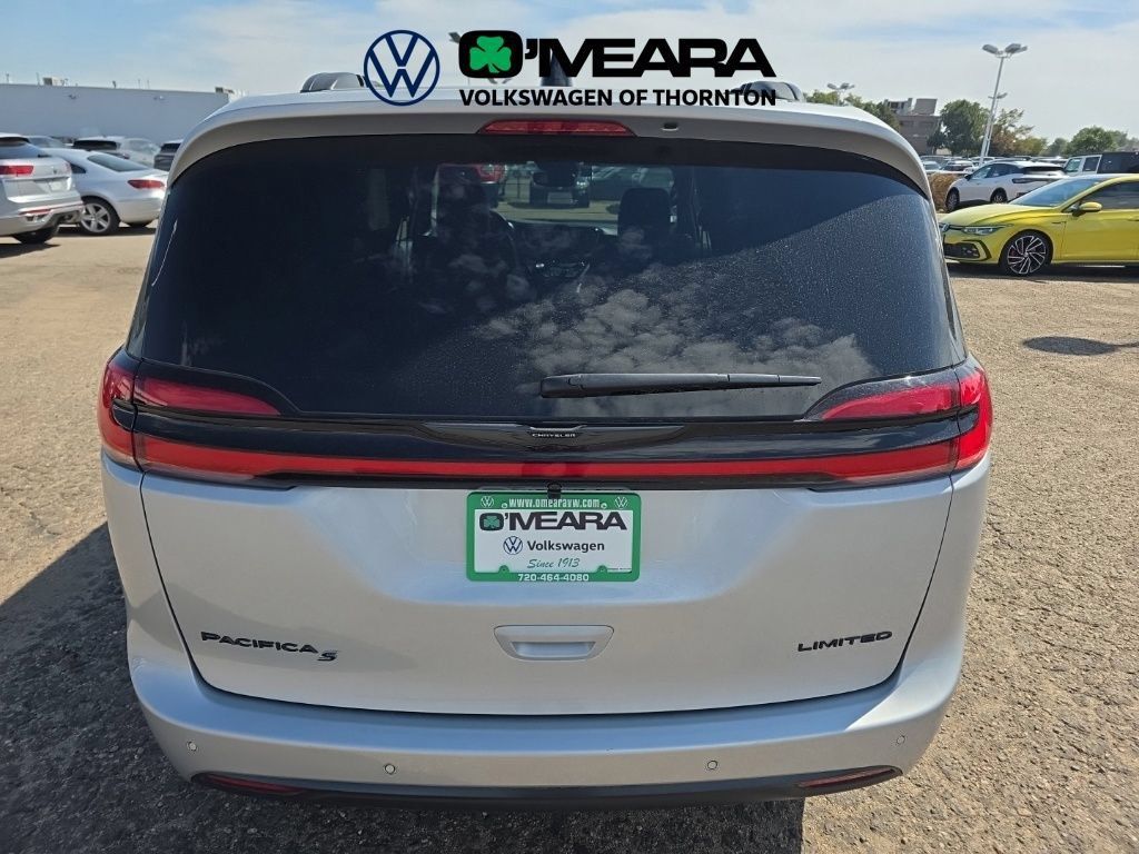 Used 2026 Chrysler Pacifica Limited w/ S Appearance Package FWD image 4