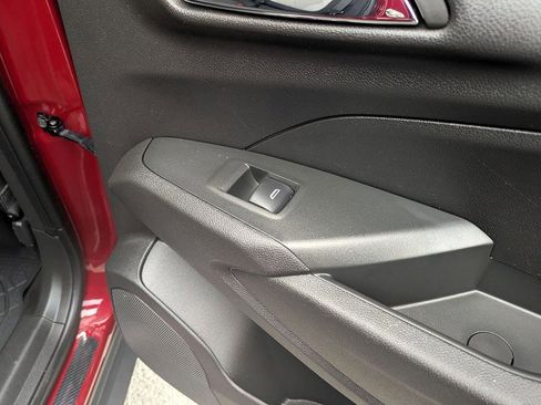 Certified 2025 Chevrolet Trax RS w/ Sunroof Package image 33