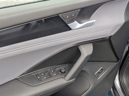 New 2026 Volkswagen Tiguan SE image 11