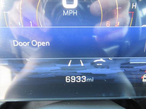 Used 2025 Chevrolet Suburban Premier image 33