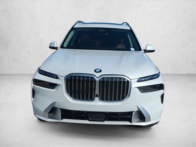 Used 2024 BMW X7 xDrive40i w/ Parking Assistance Package AWD/4WD image 2