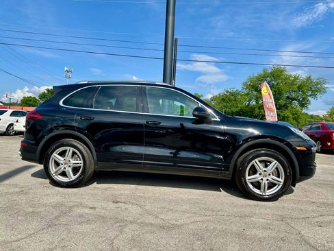 Used 2016 Porsche Cayenne AWD/4WD image 2