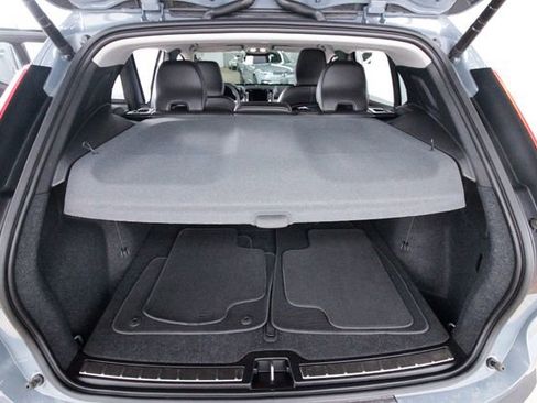 Certified 2023 Volvo XC40 B5 Plus w/ Protection Package Premier image 25