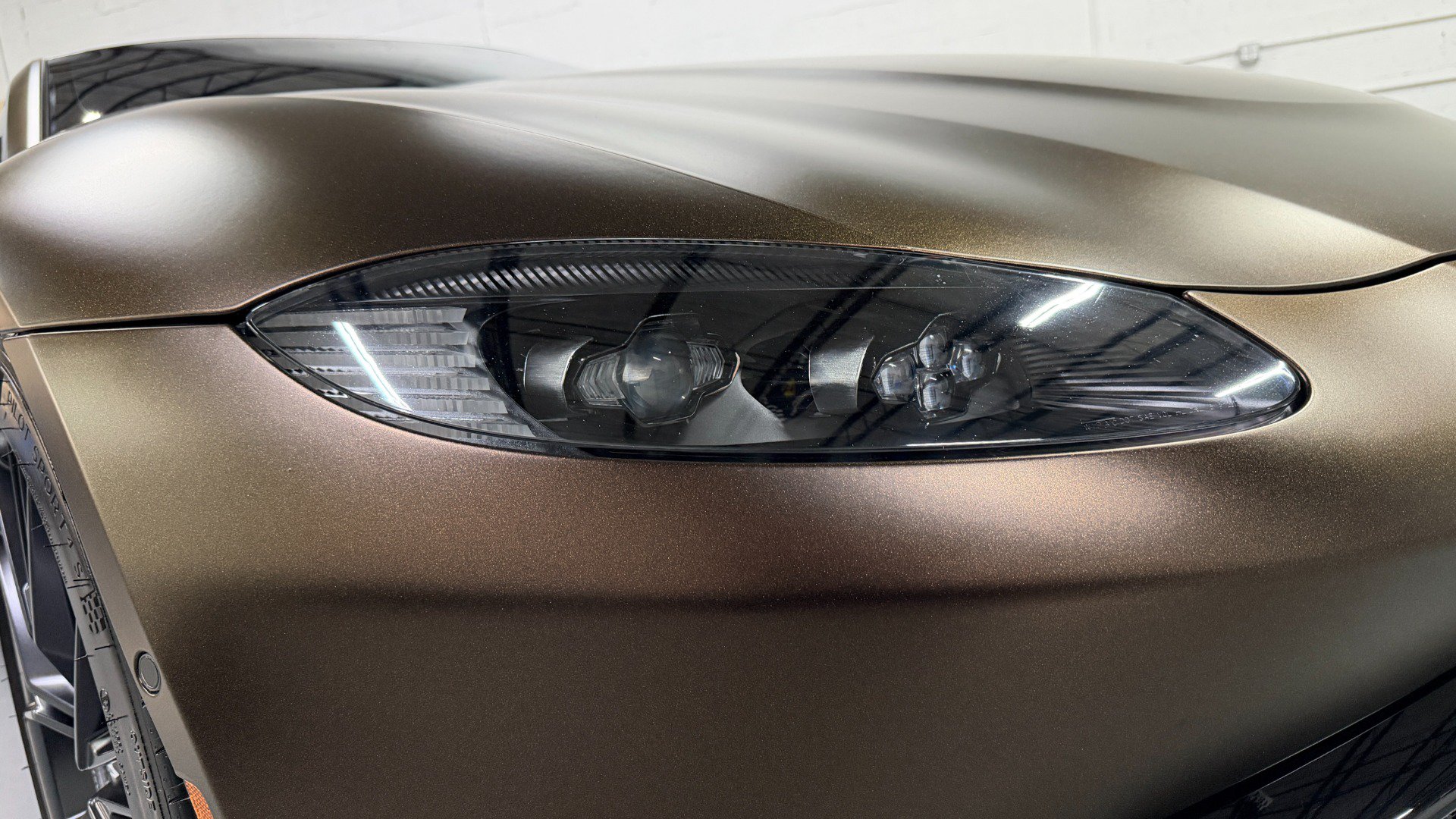 Used 2021 Aston Martin V8 Vantage Coupe RWD image 4