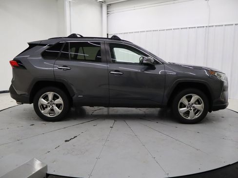 Used 2020 Toyota RAV4 Limited image 2