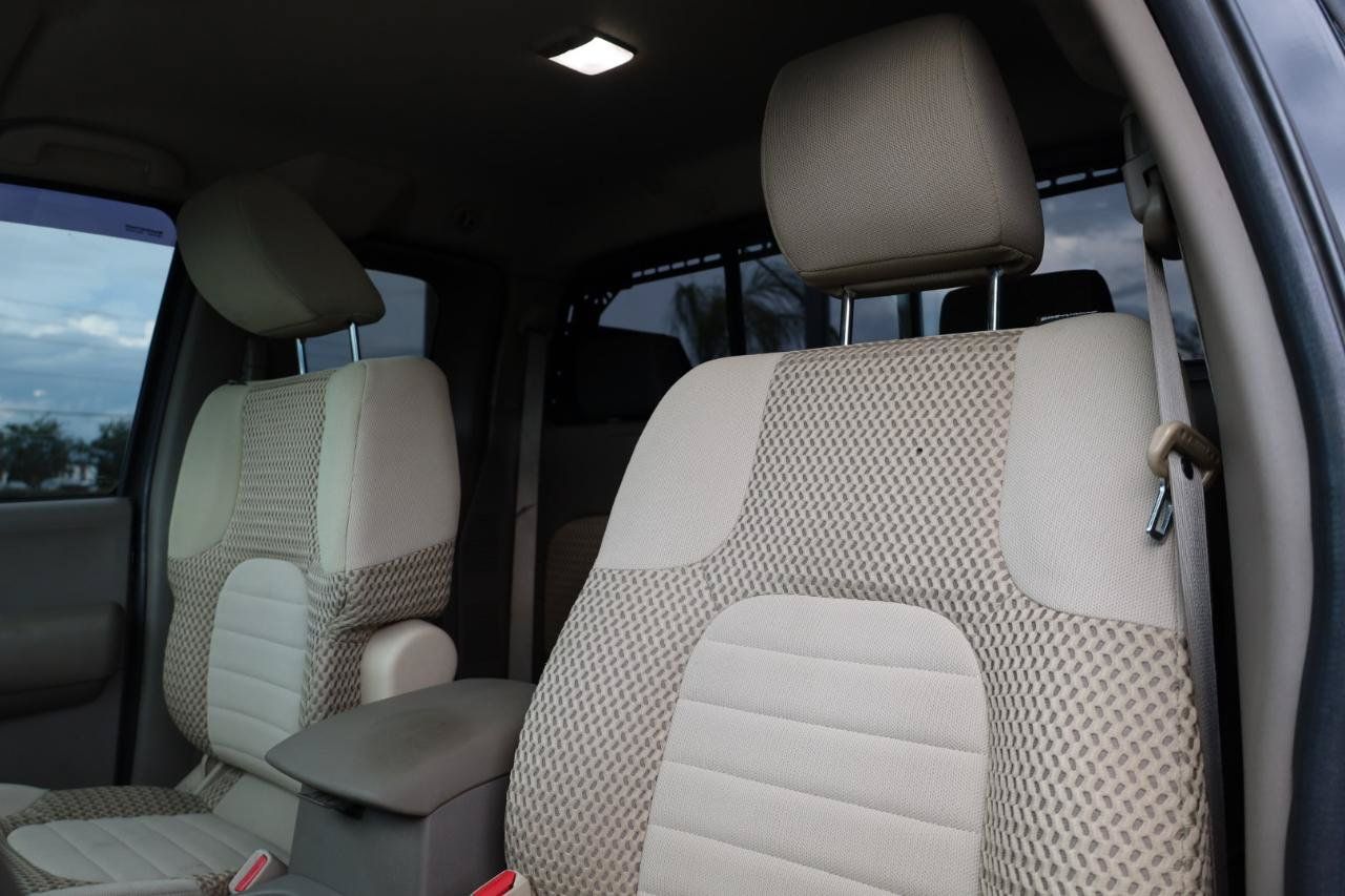 Used 2013 Nissan Frontier SV w/ SV Value Truck Pkg AWD/4WD image 6