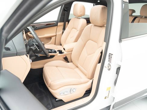 Certified 2023 Porsche Macan S AWD/4WD image 5