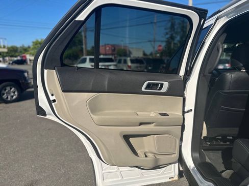 Used 2014 Ford Explorer XLT w/ Equipment Group 201A AWD/4WD image 17
