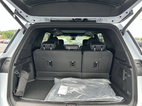 New 2026 Chevrolet Traverse RS w/ LPO, Floor Liner Package AWD/4WD image 19