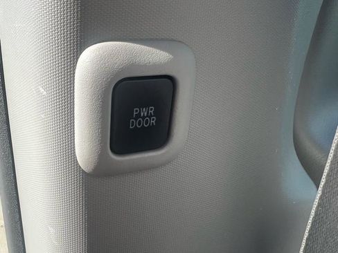 Used 2019 Toyota Sienna XLE Premium w/ Carpet Mat Package FWD image 12