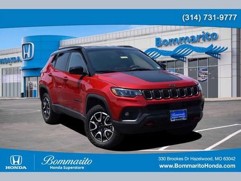 Used 2025 Jeep Compass Trailhawk AWD/4WD image 1
